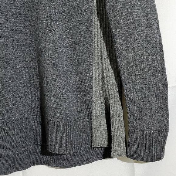 Gap Grey Knit Combo Long Sleeve V-Neck Sweater, Cotton/Rayon Mix - Size Medium - Picture 4 of 14